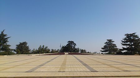 Der Herzl-Platz mit Blick auf das Herzl-Grab